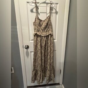 Storia Beige Floral Maxi Dress